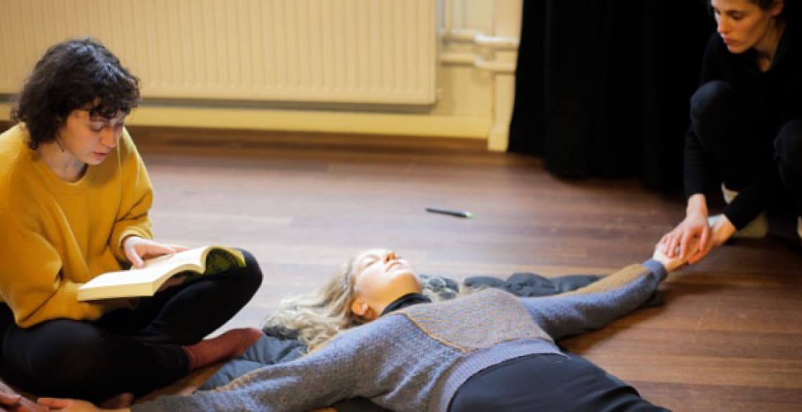 Myriam Lefkowitz, ‘Practising Attention’, workshop, If I Can't Dance at Podium Mozaïek, Amsterdam, 5 February 2018. Photo by Coco Duivenvoorde.